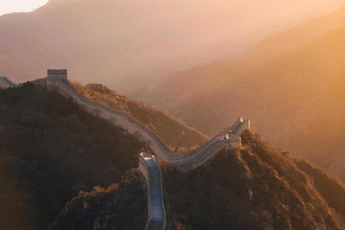 Gran Muralla China con luz dorada