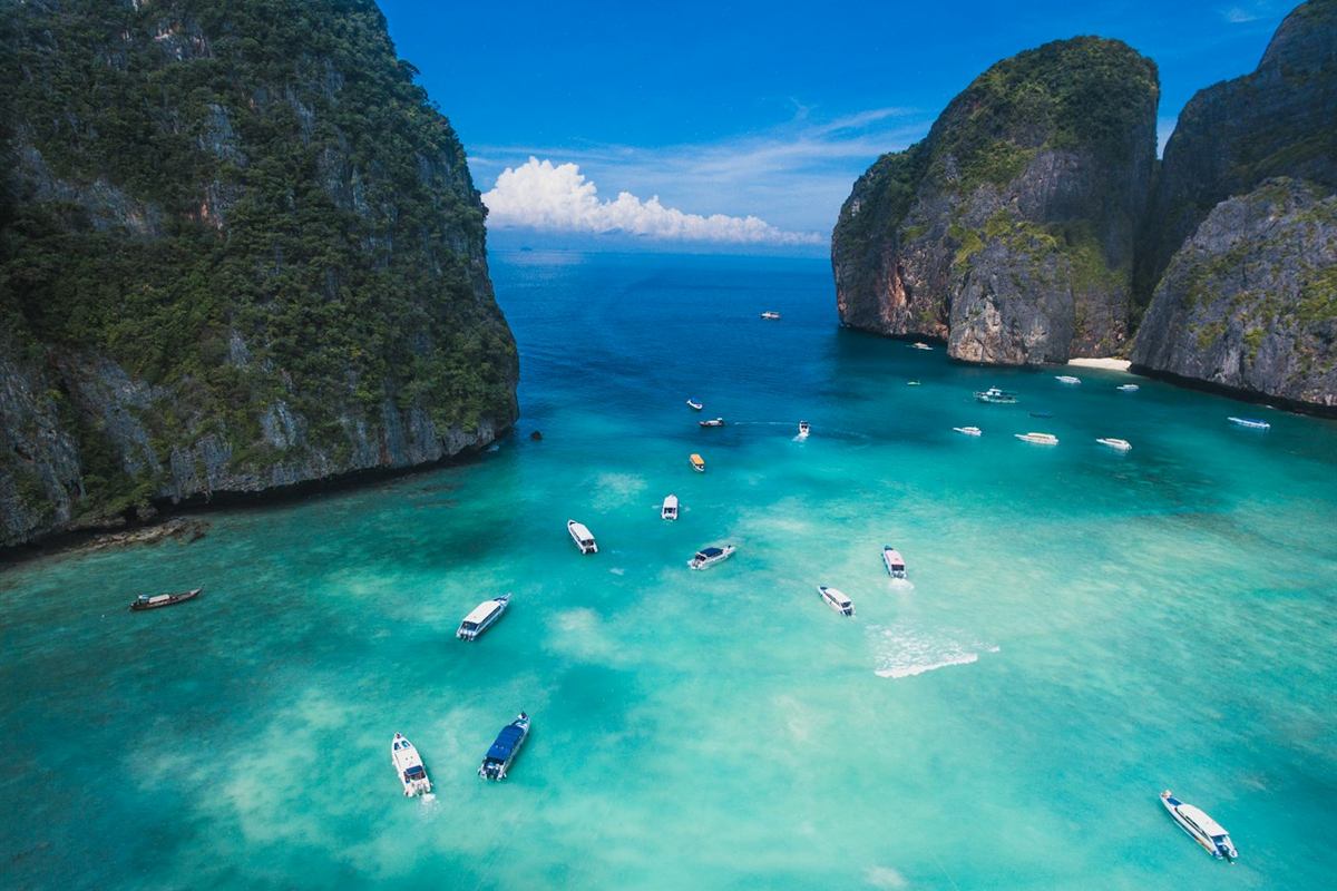 Aguas turquesa de la isla Phi Phi